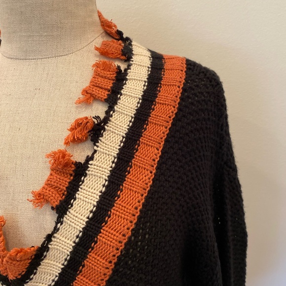 Elan Womens Black V Neck Distressed Sweater w Cream & Orange Border / M / NWT - Picture 3 of 13